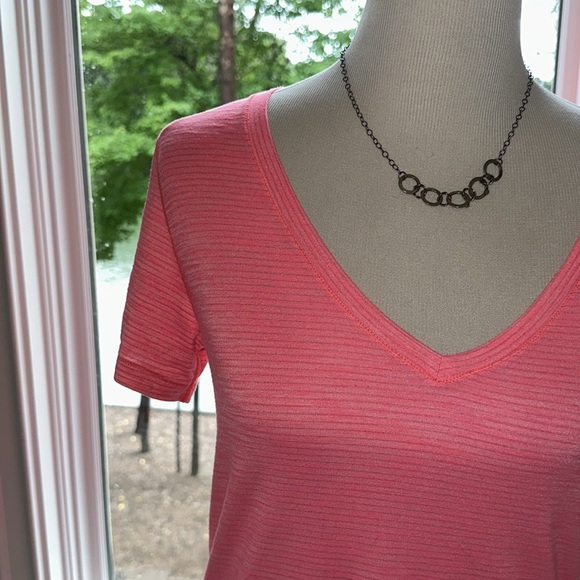 Lululemon Athletica V Neck SS Tee, Size 8, EUC - Picture 2 of 7